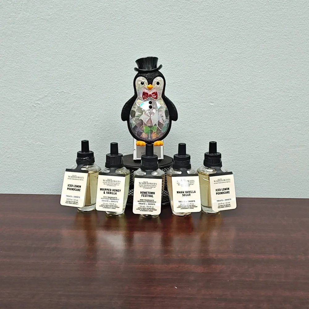 Bath & Body Works White Barn MR.PENGUIN Nightlight + SWEETS & TREATS Wallflowers